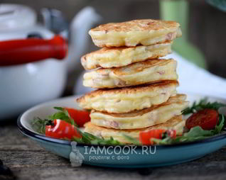 Оладьи с колбасой и сыром