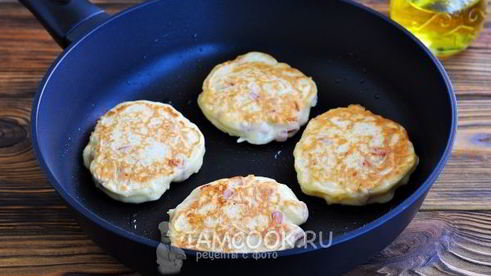 оладьи с колбасой и сыром