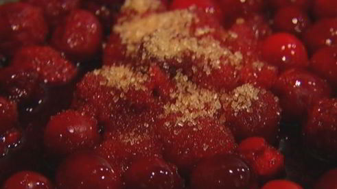 оладьи с полентой и корицей под ягодным соусом