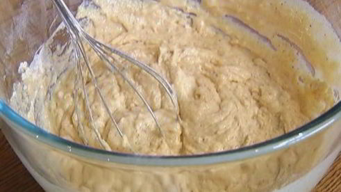 оладьи с полентой и корицей под ягодным соусом