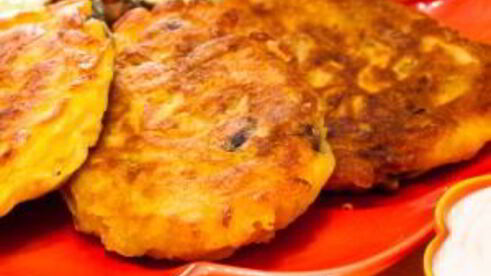 оладьи с тыквой и вяленой ягодой