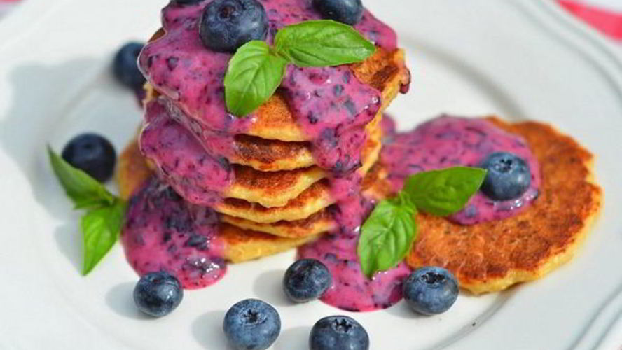 Рецепт овсяные оладьи с творогом и голубикой