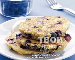Овсяные оладьи с ягодами