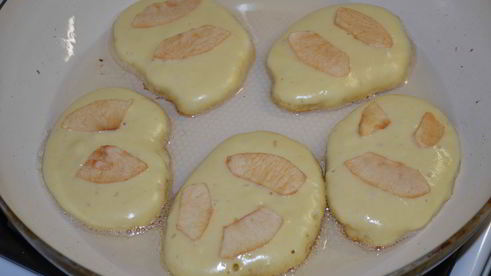 пышные оладьи на кефире с сюрпризом