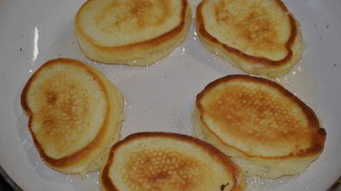 пышные оладьи на кефире с сюрпризом