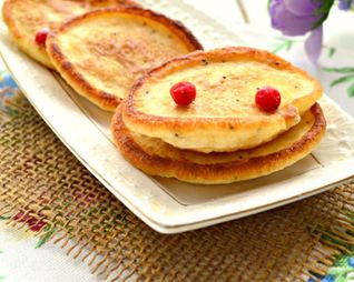 Пышные оладьи на молоке с маком