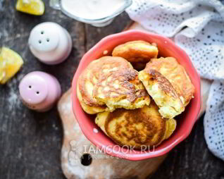 Пышные оладьи с манкой на кефире