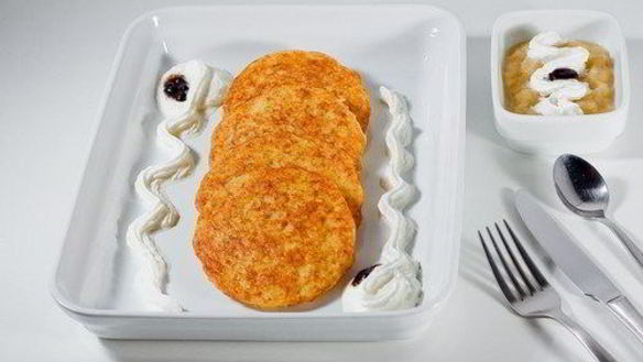 Рецепт Сладкие картофельные оладьи с яблочным соусом