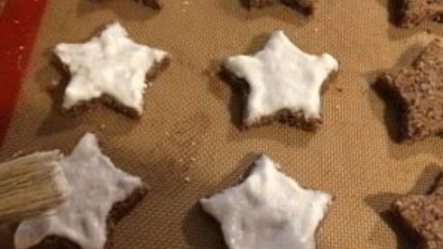 новогоднее печенье с корицей и миндалем