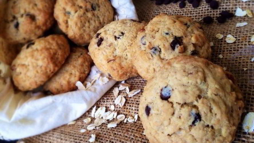 Рецепт овсяное печенье с шоколадными каплями и орехами