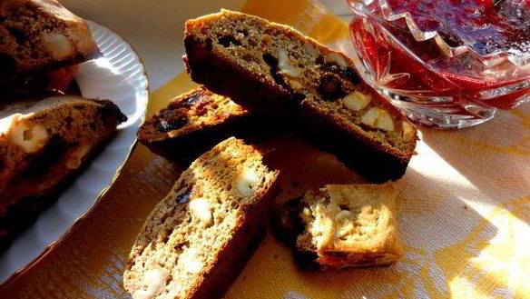 Рецепт Овсяные бискотти с орехами, бананами и финиками