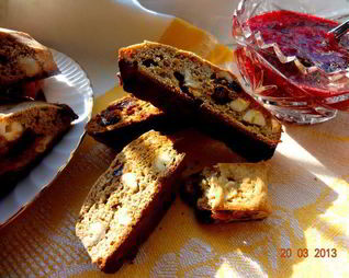 Овсяные бискотти с орехами, бананами и финиками