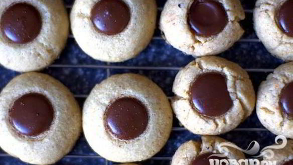 Рецепт Печенье с шоколадом и фундуком