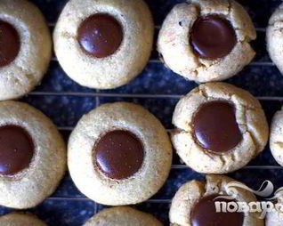 Печенье с шоколадом и фундуком