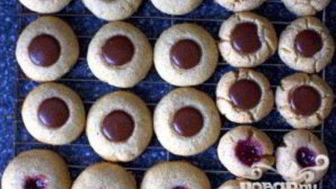 печенье с шоколадом и фундуком