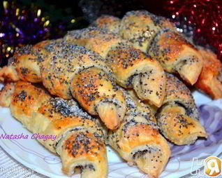 Слоеные рогалики с маком