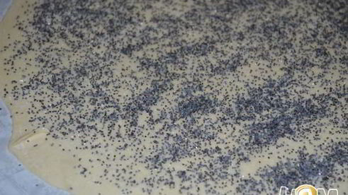 слоеные рогалики с маком