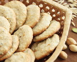 Творожно-овсяное печенье с фисташками