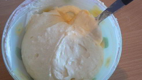 черно-белый пирог с брусничной прослойкой