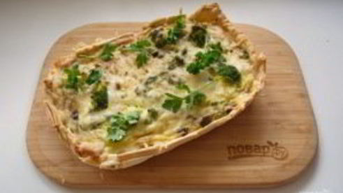 киш с брокколи из слоеного теста