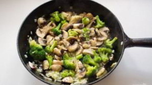 киш с брокколи из слоеного теста