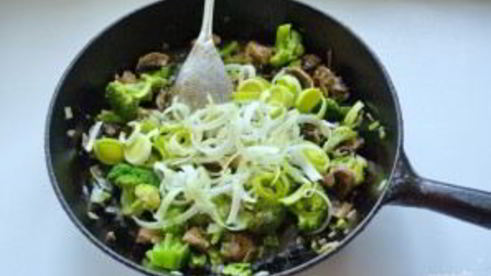 киш с брокколи из слоеного теста