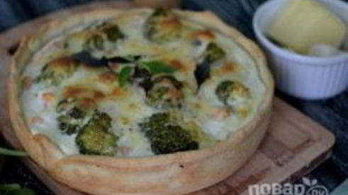 киш с красной рыбой и брокколи