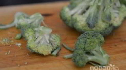 киш с красной рыбой и брокколи