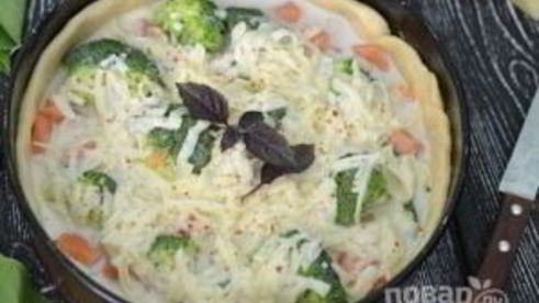 киш с красной рыбой и брокколи