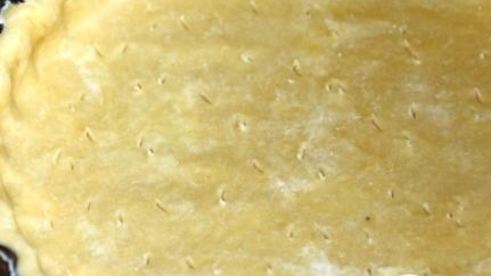 лотарингский пирог с курицей, пореем и беконом