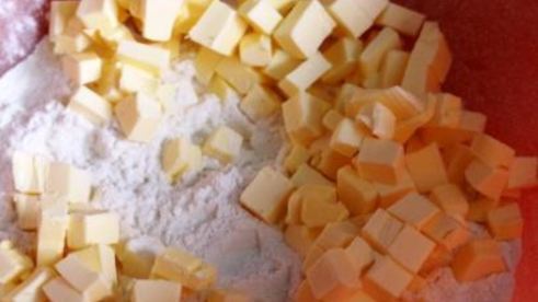 лотарингский пирог с курицей, пореем и беконом