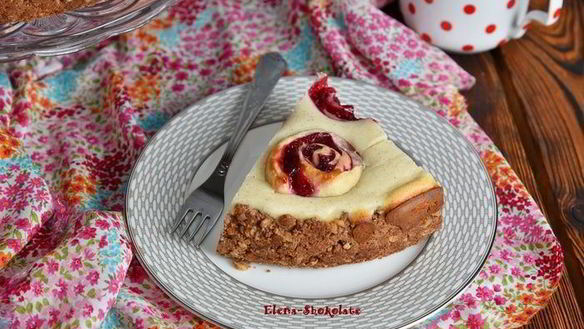 Рецепт Пирог на ореховом тесте с вишневыми слоеными рулетиками