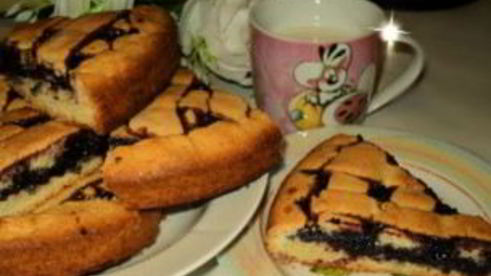 пирог с черничным джемом