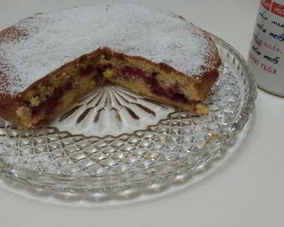 Пирог с лимонной цедрой и малиной