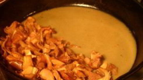 пирог с лисичками и курицей