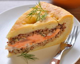 Постный пирог с гречкой и семгой