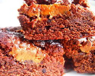 Шоколадный пирог с карамелью