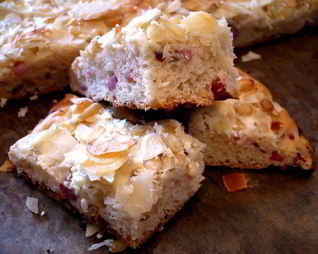 Сливочный пирог с беконом и кедровыми орехами Есть в графском парке