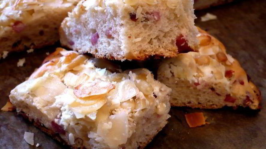 Рецепт сливочный пирог с беконом и кедровыми орехами есть в графском парке