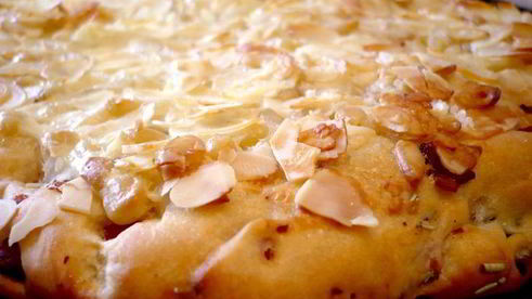 сливочный пирог с беконом и кедровыми орехами есть в графском парке