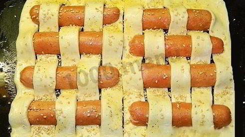 слоеный пирог с сосисками