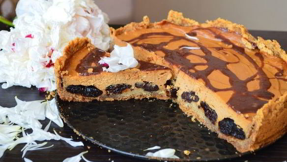 Рецепт Творожно-карамельный пирог с черносливом