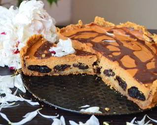 Творожно-карамельный пирог с черносливом