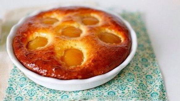 Рецепт Творожный пирог с персиками и джемом