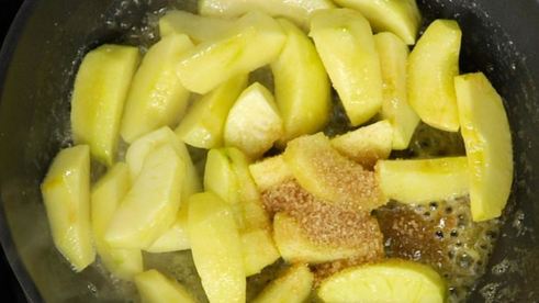 утренний яблочный пирог с кокосовой корочкой