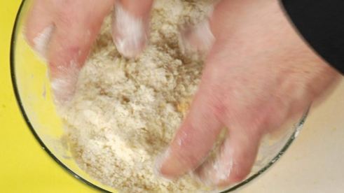 утренний яблочный пирог с кокосовой корочкой