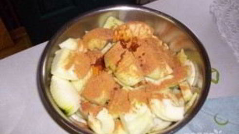 яблочный пирог в карамельном соусе