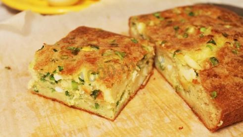 заливной пирог с яйцом и зеленым луком на кефире