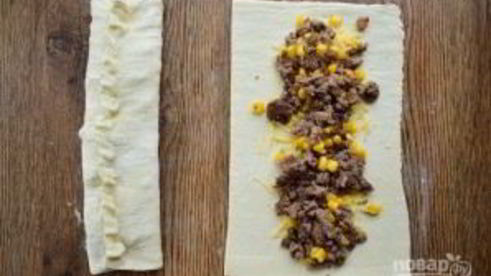 быстрые пирожки с фаршем, сыром и кукурузой