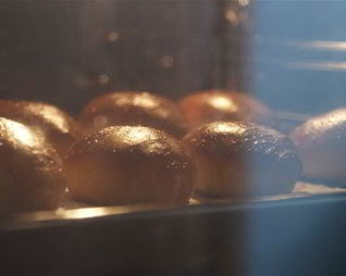 Домашние пирожки с яблоком и корицей